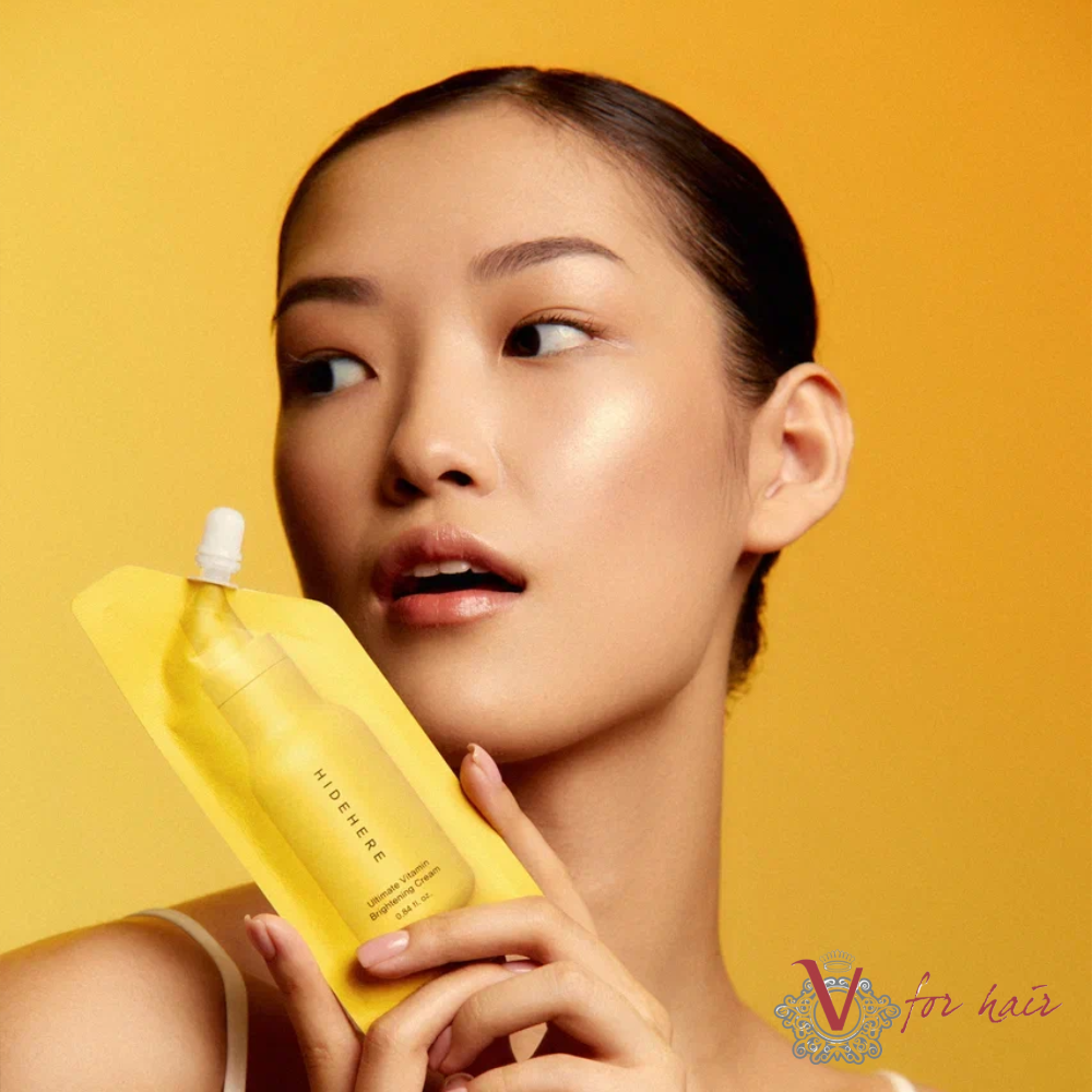 HIDEHERE - Vita Elixir Cream - 25ml lifestyle with model