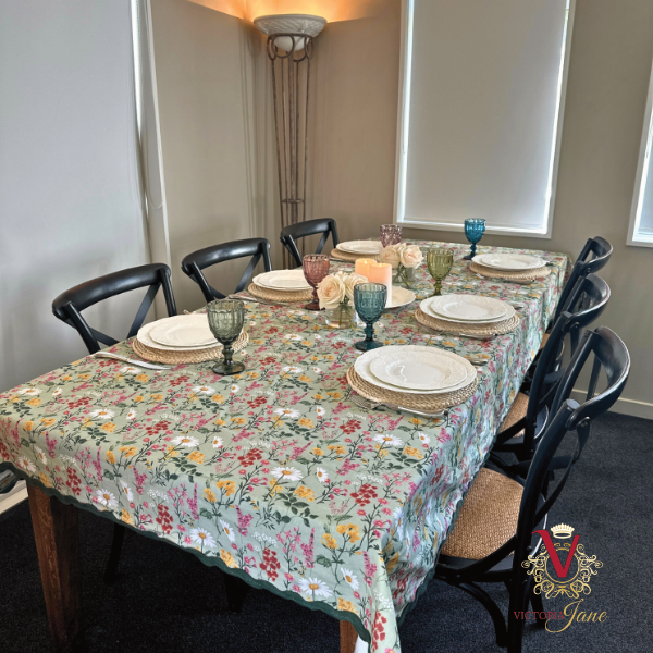 victoria jane Daisy Tablecloth full table setup