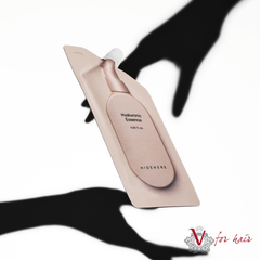 HIDEHERE - Hyaluronic Essence - 25ml with hands
