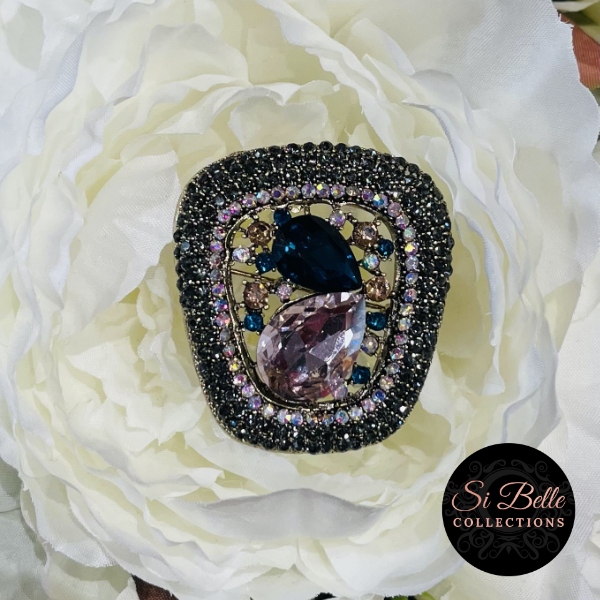 Si Belle Collections - Higher Love Collection - Nod to the Past Brooch on flower